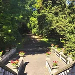 Goscinne Palac W Balicach Instytut Zootechniki Pib Bed & Breakfast Balice