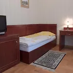 Goscinne Palac W Balicach Instytut Zootechniki Pib Bed & Breakfast