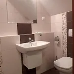 Bed & Breakfast Goscinne Palac W Balicach Instytut Zootechniki Pib 3*