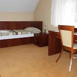 Bed & Breakfast Goscinne Palac W Balicach Instytut Zootechniki Pib 3*