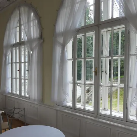 Goscinne Palac W Balicach Instytut Zootechniki Pib Bed & Breakfast *