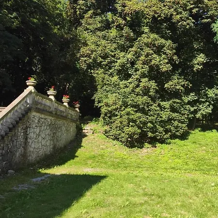 Goscinne Palac W Balicach Instytut Zootechniki Pib Bed and breakfast 3*