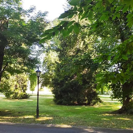Goscinne Palac W Balicach Instytut Zootechniki Pib Bed & Breakfast Balice
