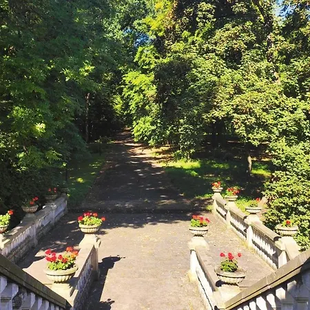 Goscinne Palac W Balicach Instytut Zootechniki Pib Bed & Breakfast Balice