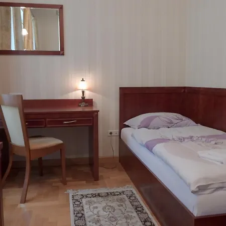 Bed & Breakfast Goscinne Palac W Balicach Instytut Zootechniki Pib *
