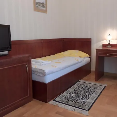 Goscinne Palac W Balicach Instytut Zootechniki Pib Bed and breakfast