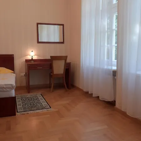 Goscinne Palac W Balicach Instytut Zootechniki Pib Bed & Breakfast *
