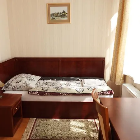 Bed & Breakfast Goscinne Palac W Balicach Instytut Zootechniki Pib *