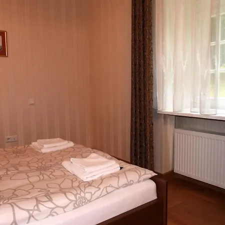 Goscinne Palac W Balicach Instytut Zootechniki Pib Bed & Breakfast Balice