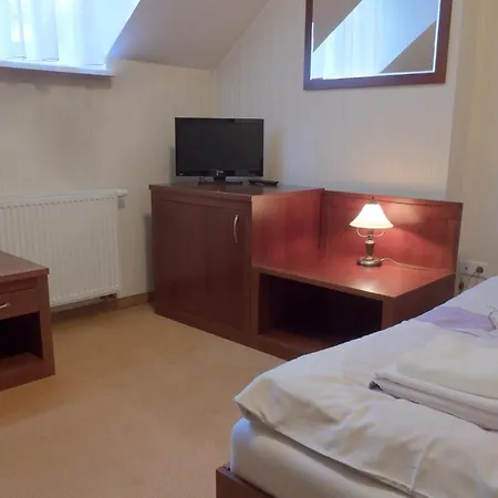 Goscinne Palac W Balicach Instytut Zootechniki Pib Отель типа 