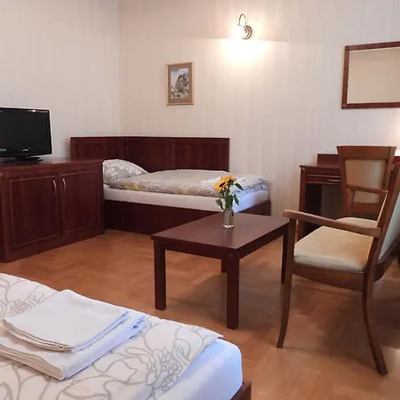 Goscinne Palac W Balicach Instytut Zootechniki Pib Bed and breakfast Balice