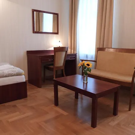 Goscinne Palac W Balicach Instytut Zootechniki Pib Bed & Breakfast Balice
